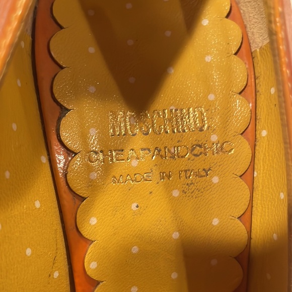 Vintage yellow Moschino high heel shoes, worn once size 8 - Picture 2 of 11
